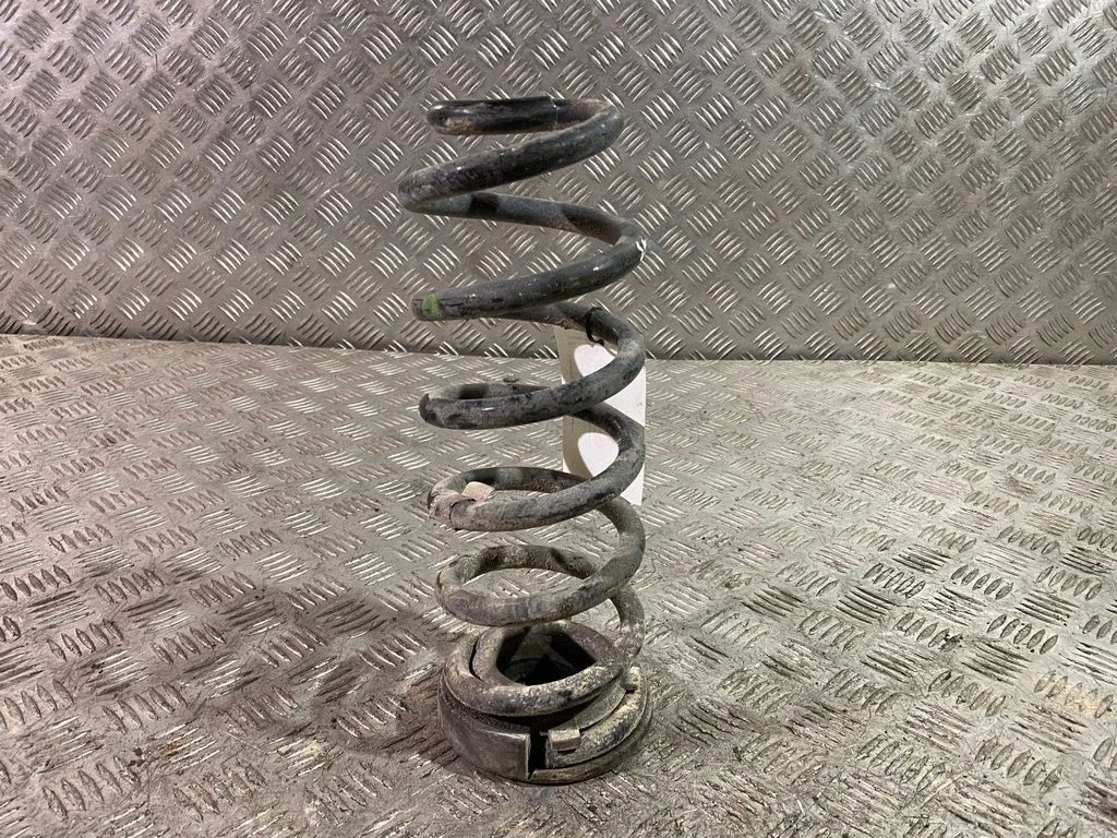 Rear coil spring 56350F1000