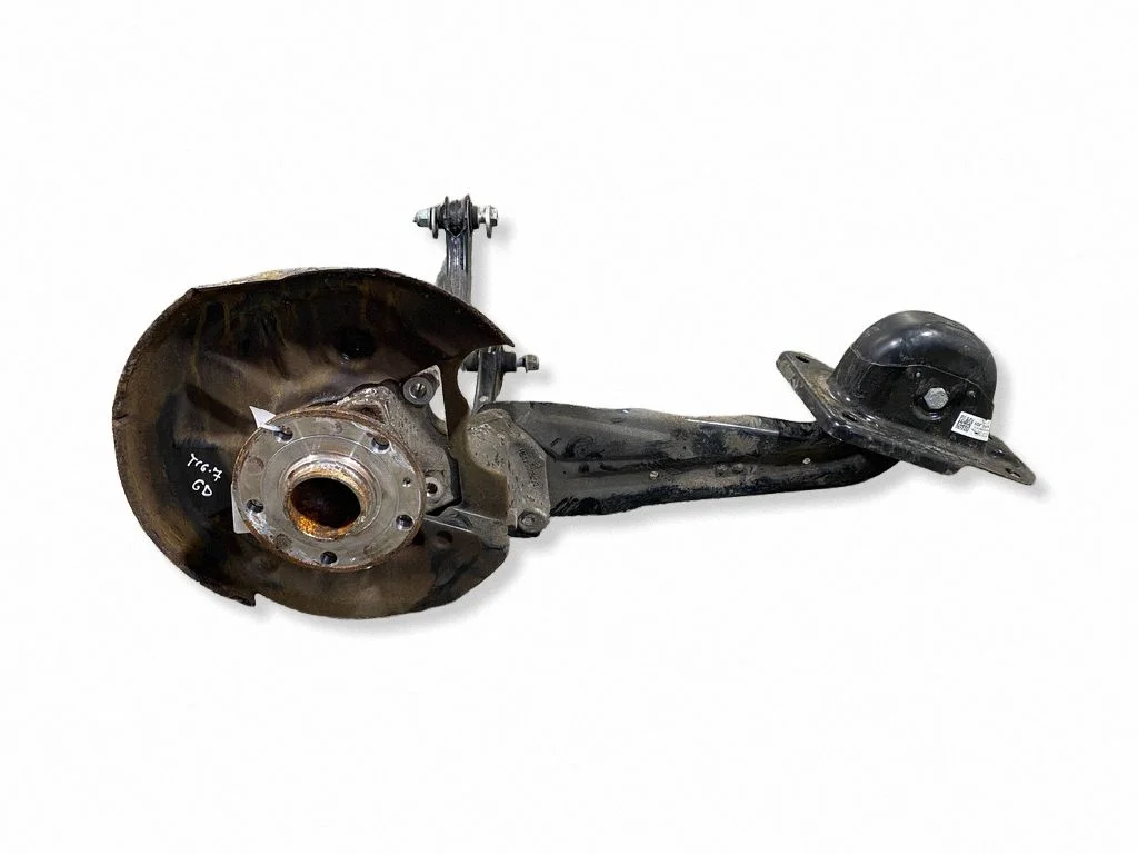 Rear wheel hub spindle/knuckle – rear right