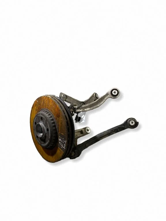 Rear wheel hub spindle/knuckle – right