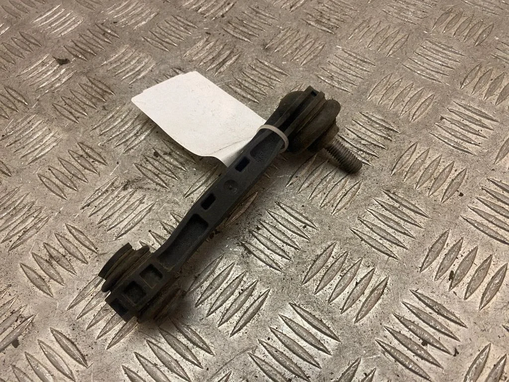 Rear control arm 2284618