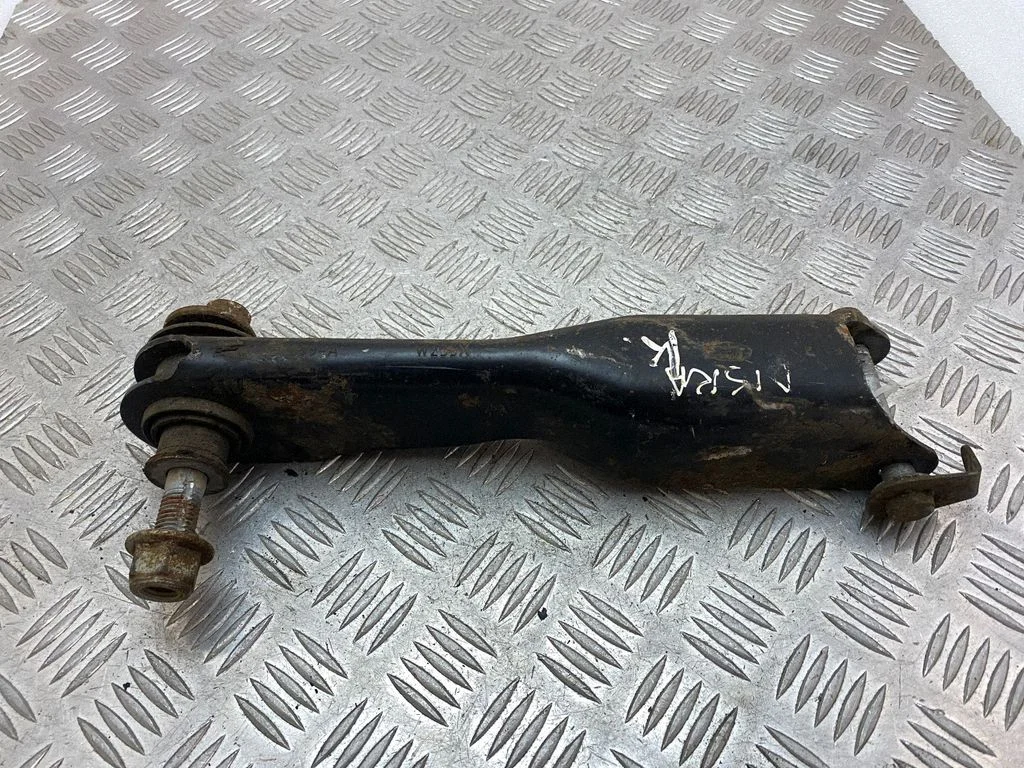 Rear control arm – left