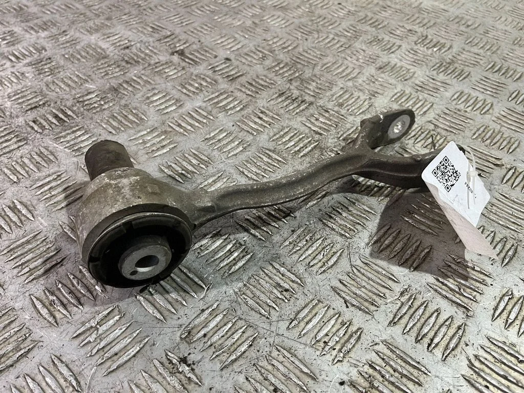 Tagumine õõtshoob – Jaguar XE (2015-)