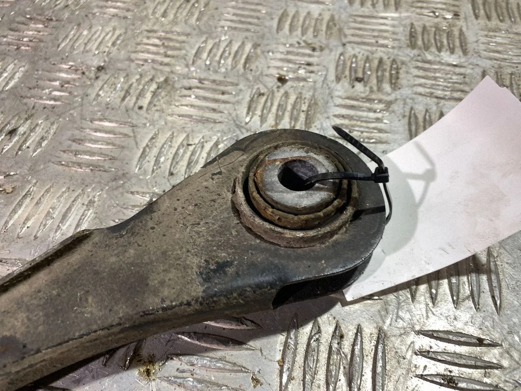 Rear control arm – left