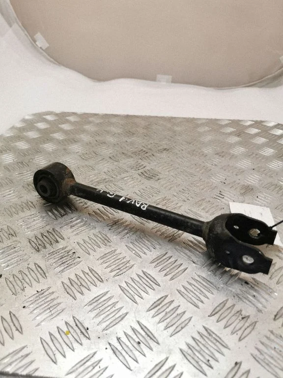 Rear control arm