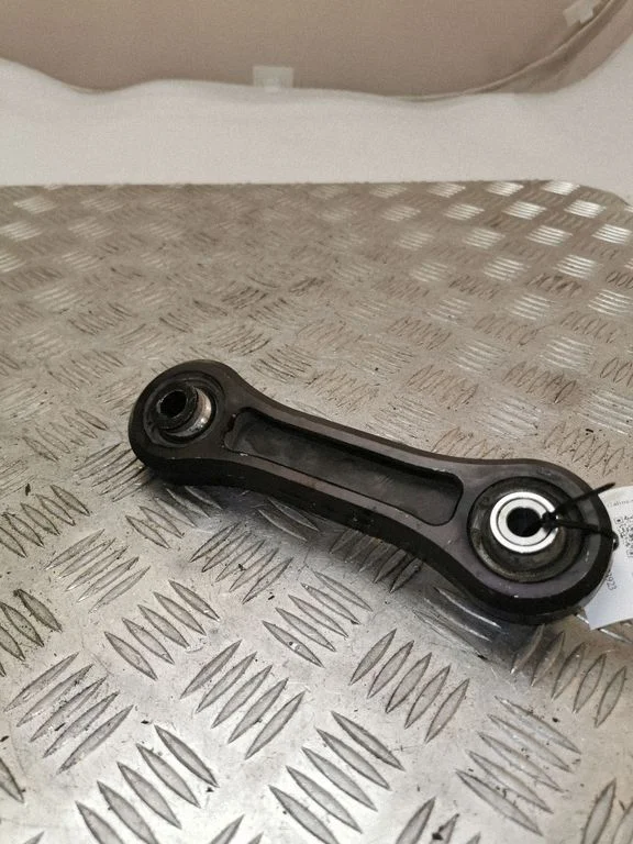 Rear control arm