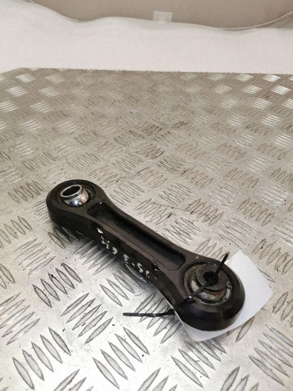Rear control arm