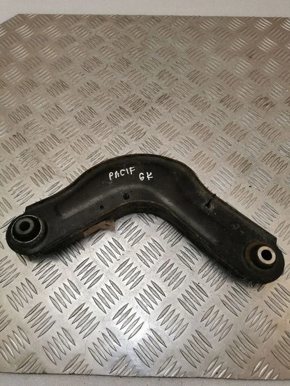 Rear control arm 68235367A