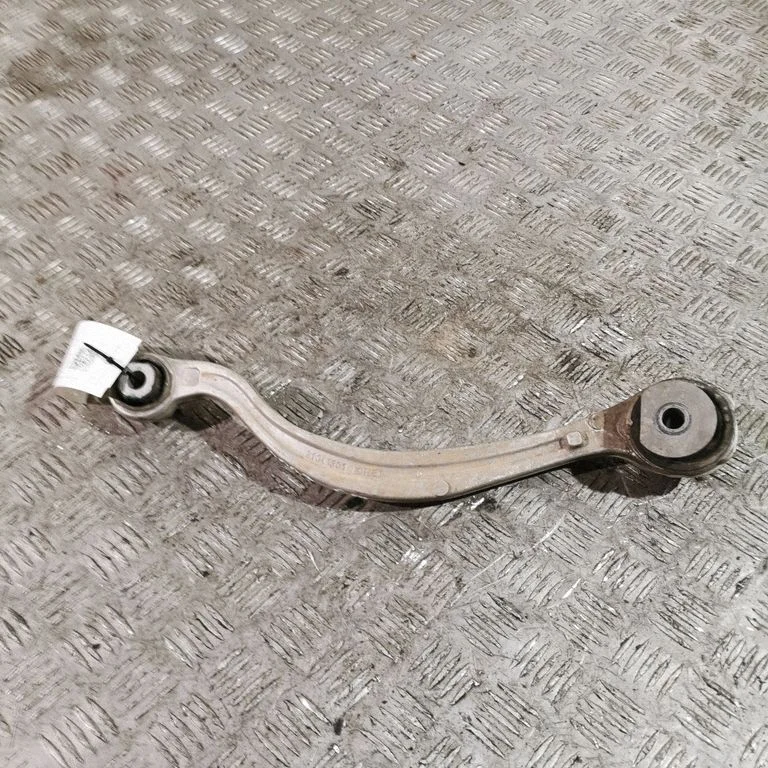 Rear control arm – right