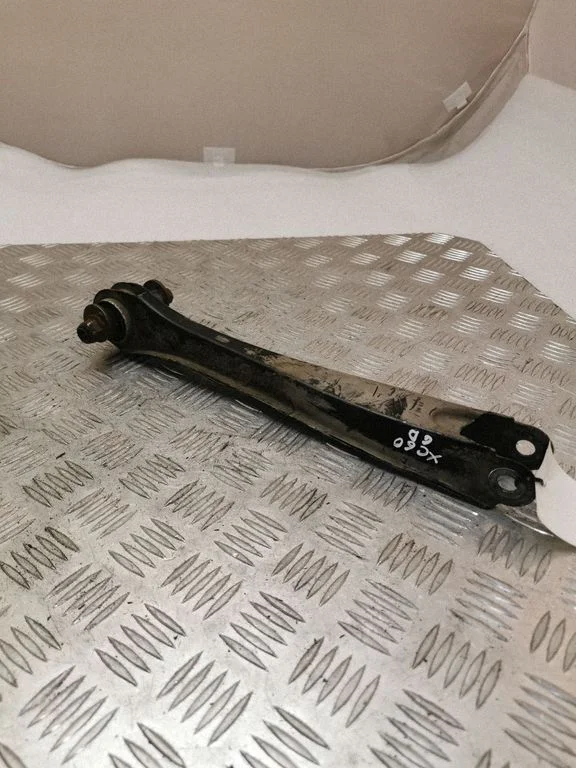 Rear control arm
