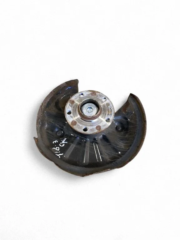 Rear wheel hub – left