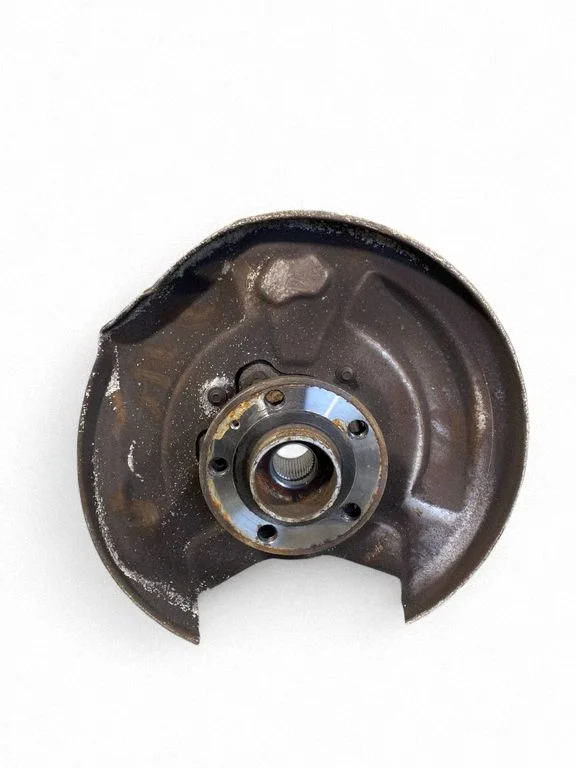 Rear wheel hub – right