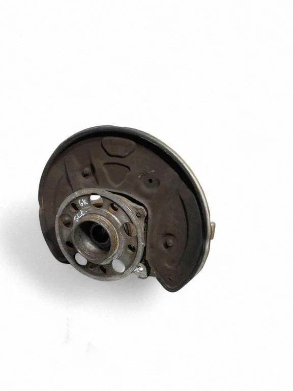 Rear wheel hub – left