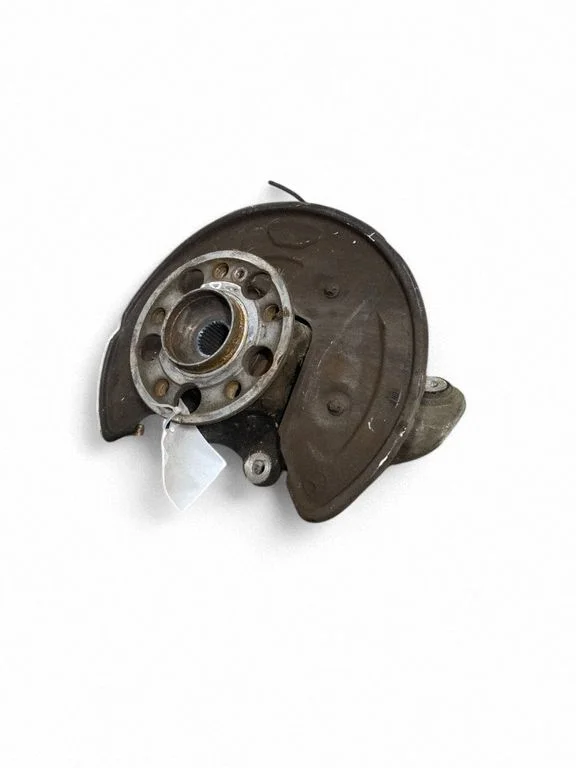 Rear wheel hub – right
