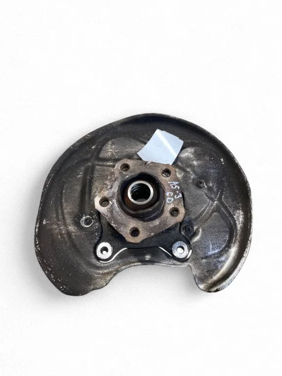 Tagumine rumm 8W0505436AA