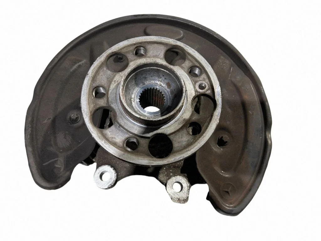 Rear wheel hub – right