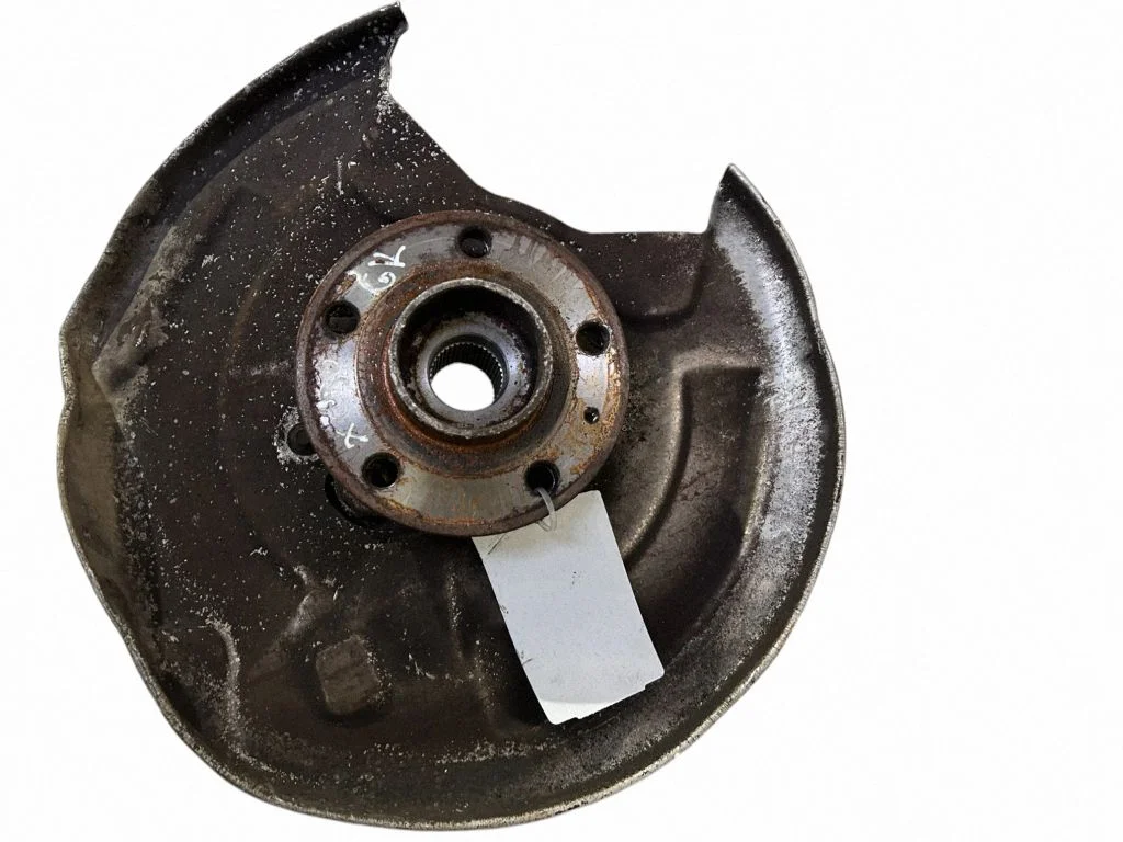 Rear wheel hub – left