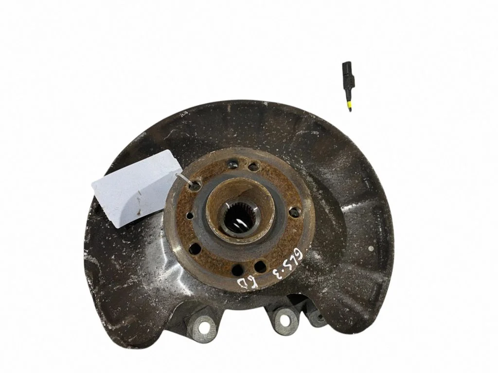 Rear wheel hub – right