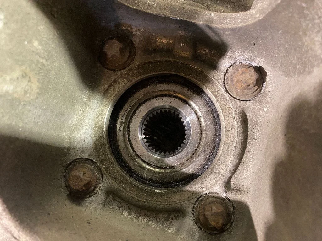 Rear wheel hub 6877218