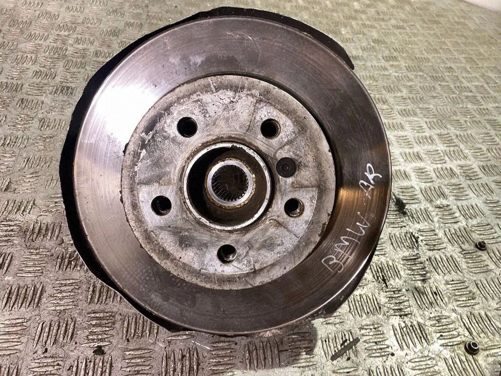 Rear wheel hub 6877217