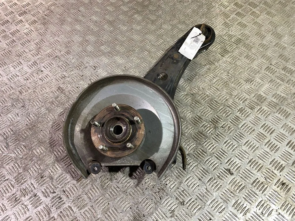 Rear wheel hub – left