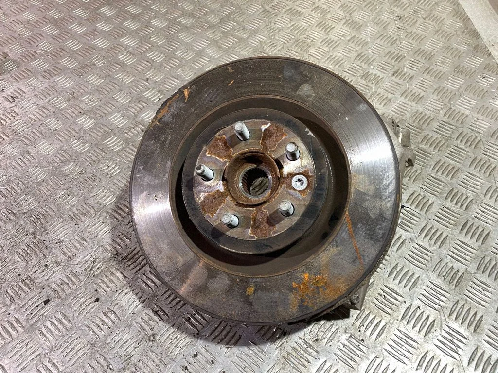 Rear wheel hub – right