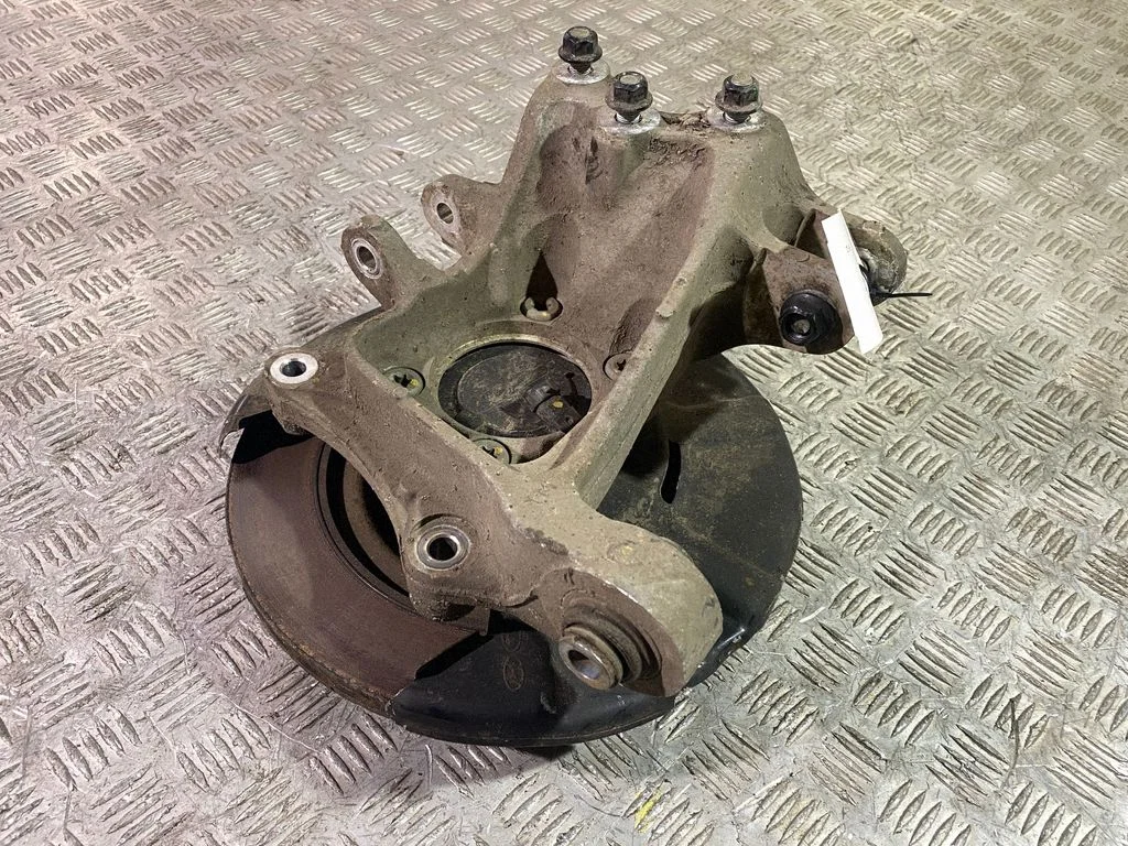 Rear wheel hub – left