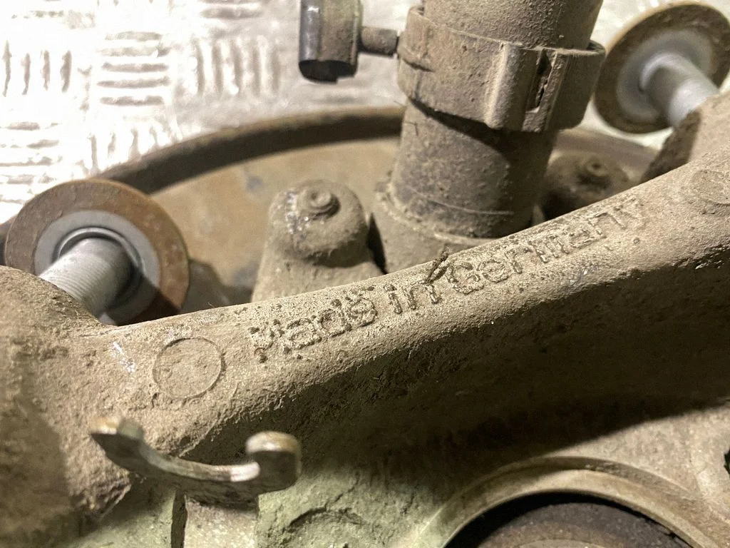 Rear wheel hub – right