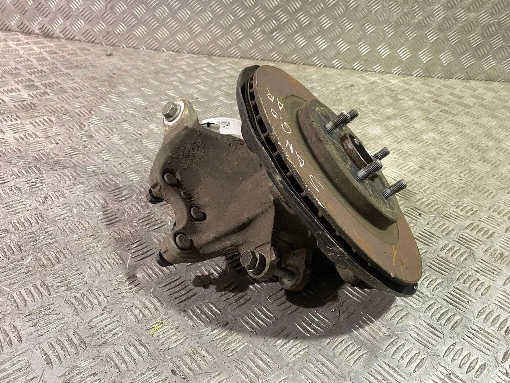 Rear wheel hub – right