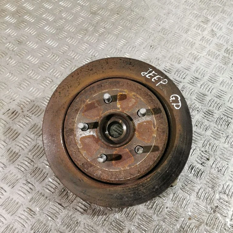 Rear wheel hub – right