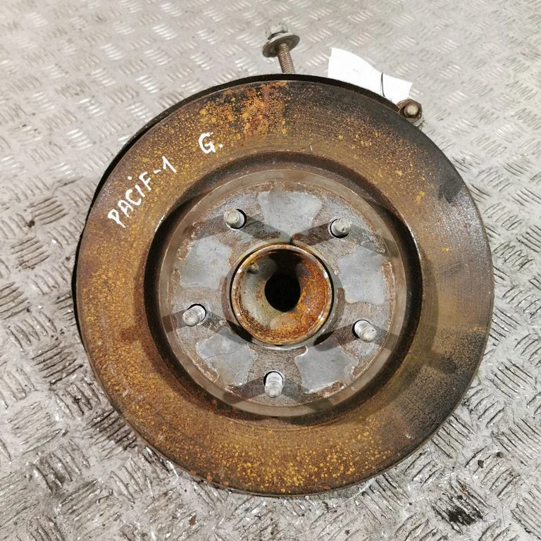 Rear wheel hub – right
