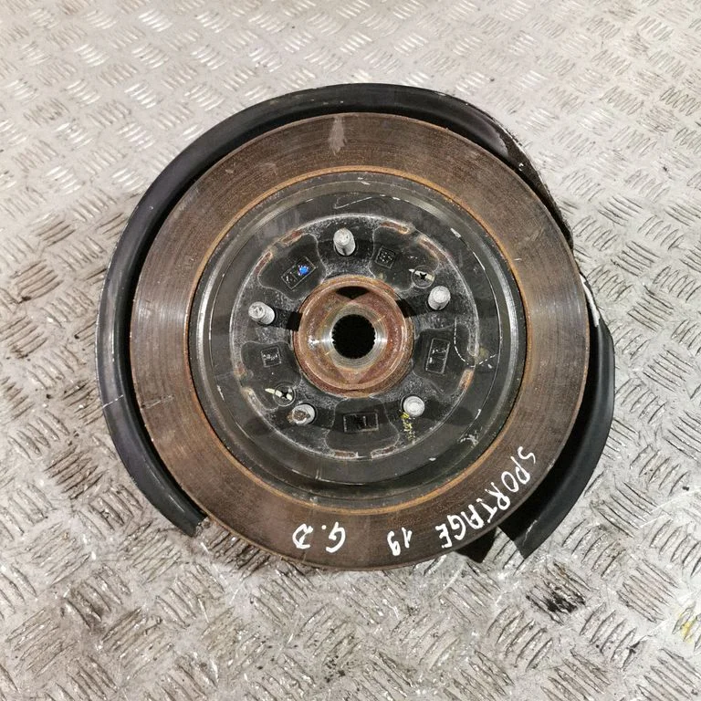 Rear wheel hub – right