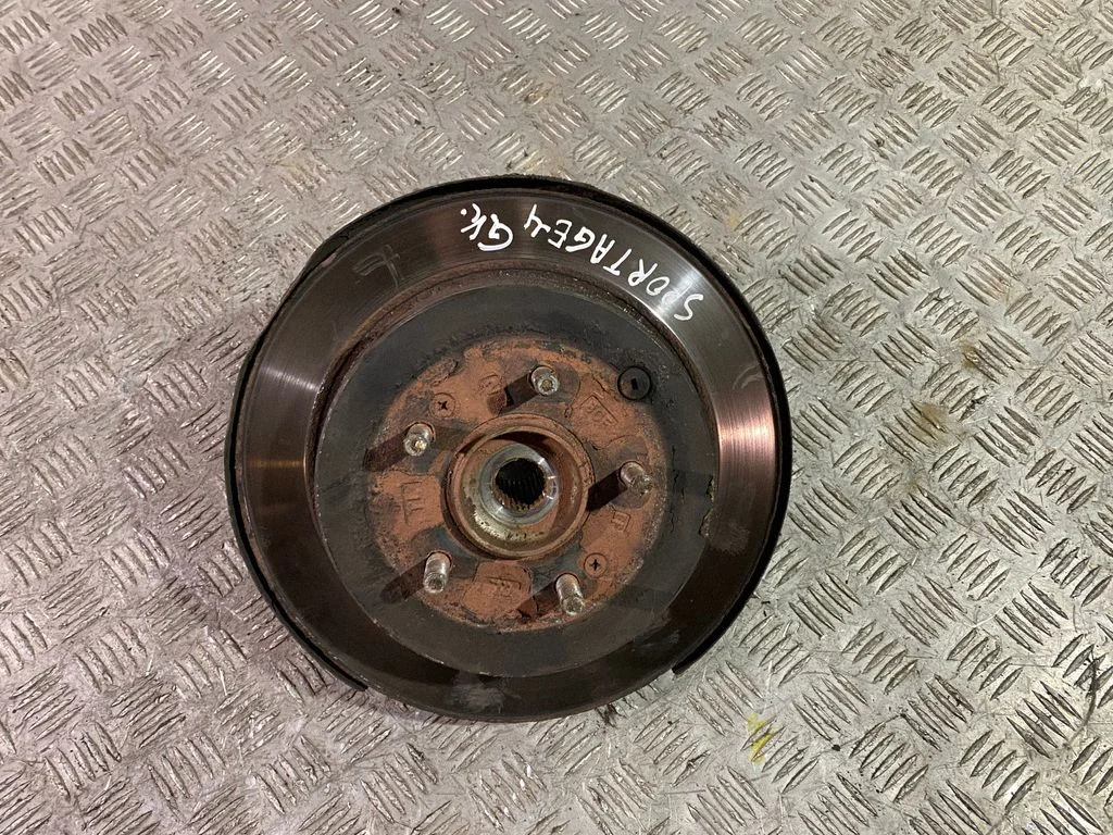 Rear wheel hub – left