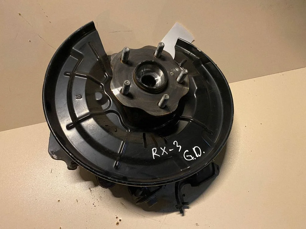 Rear wheel hub – right