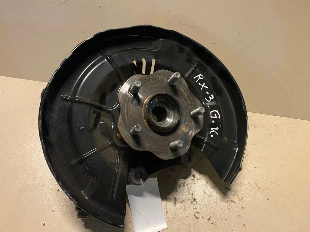 Rear wheel hub – left