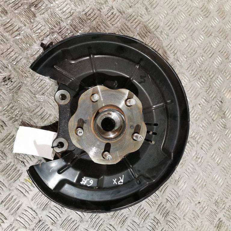 Rear wheel hub – left