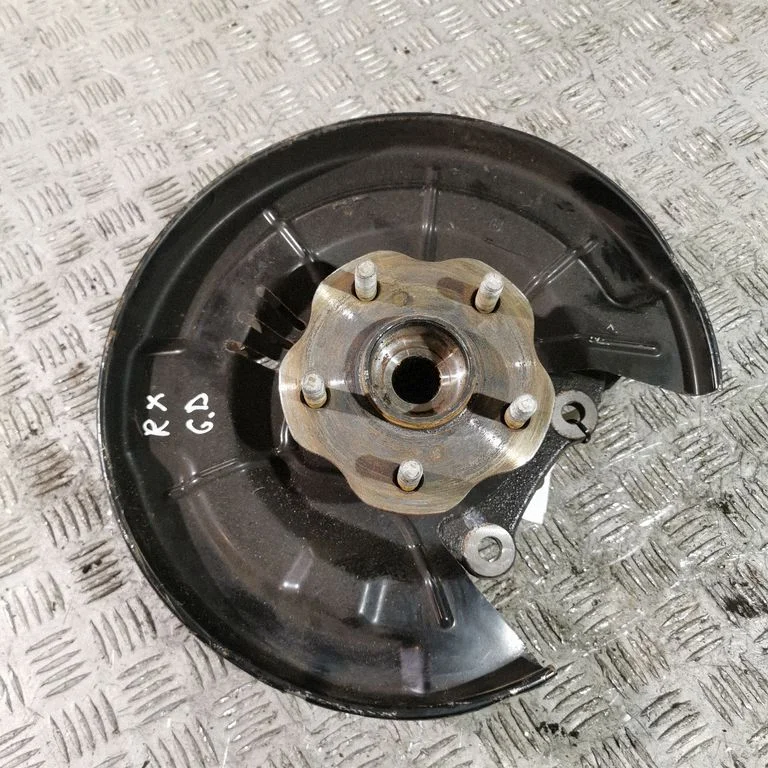 Rear wheel hub – right