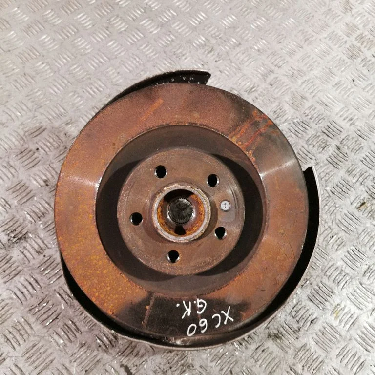 Rear wheel hub – left