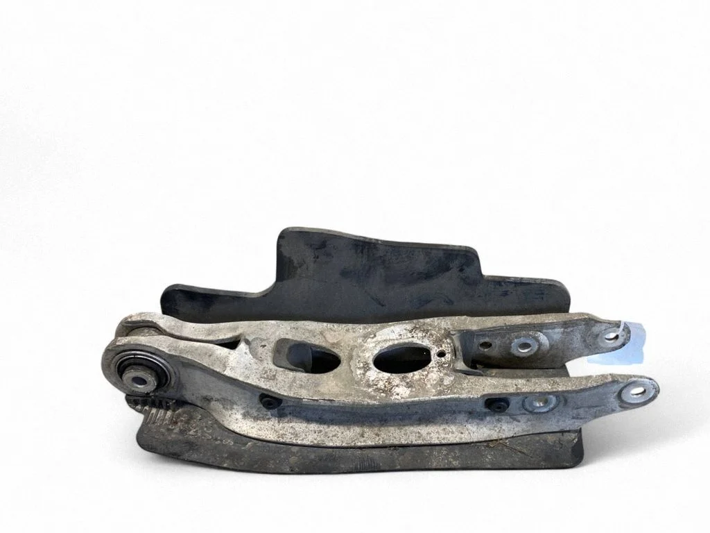 Tagumine ülemine õõtshoob 8W0505311H