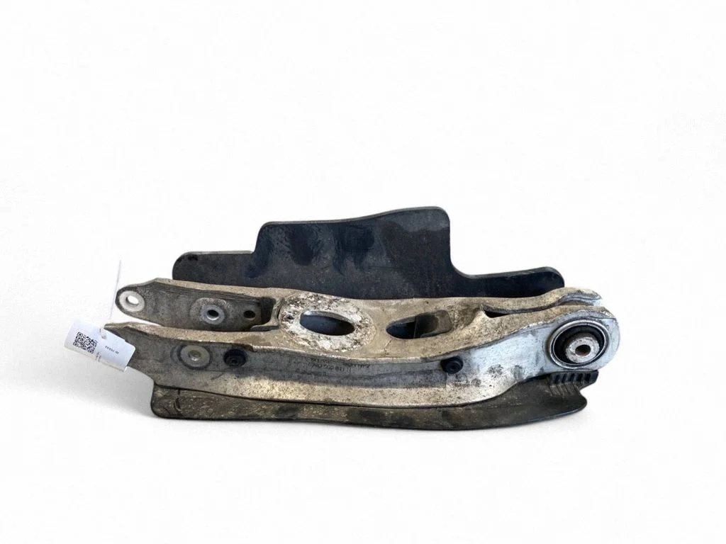 Tagumine ülemine õõtshoob 8W0505311H