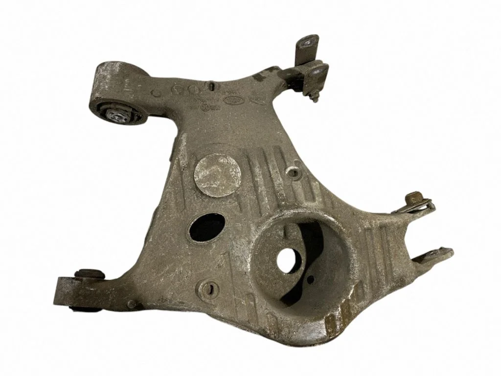 Tagumine ülemine õõtshoob – vasak