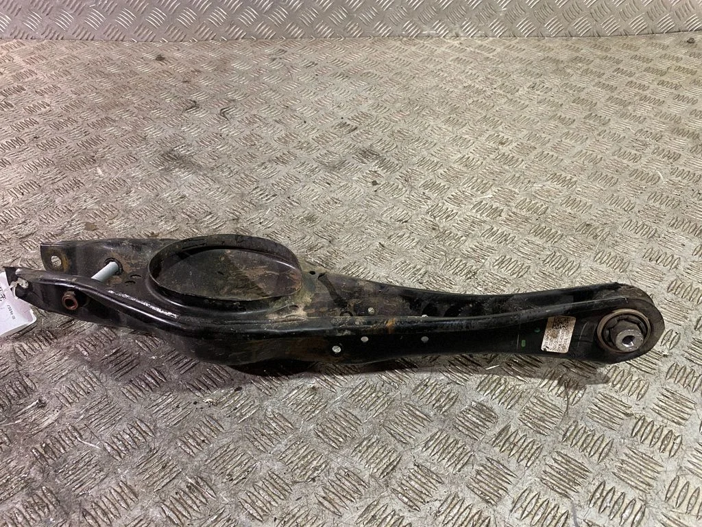 Rear upper control arm/wishbone 5QN505311