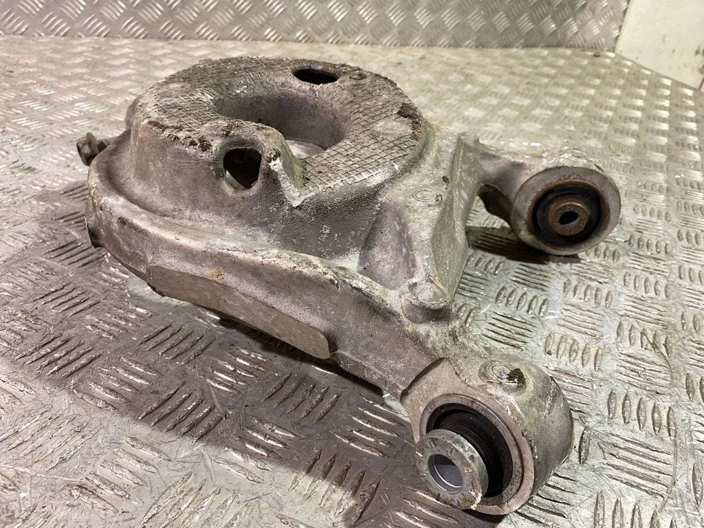 Rear upper control arm/wishbone – right