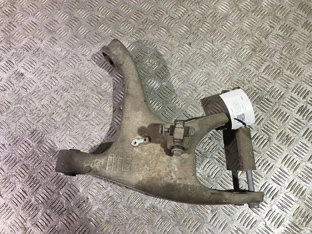Tagumine ülemine õõtshoob 8R0505312F