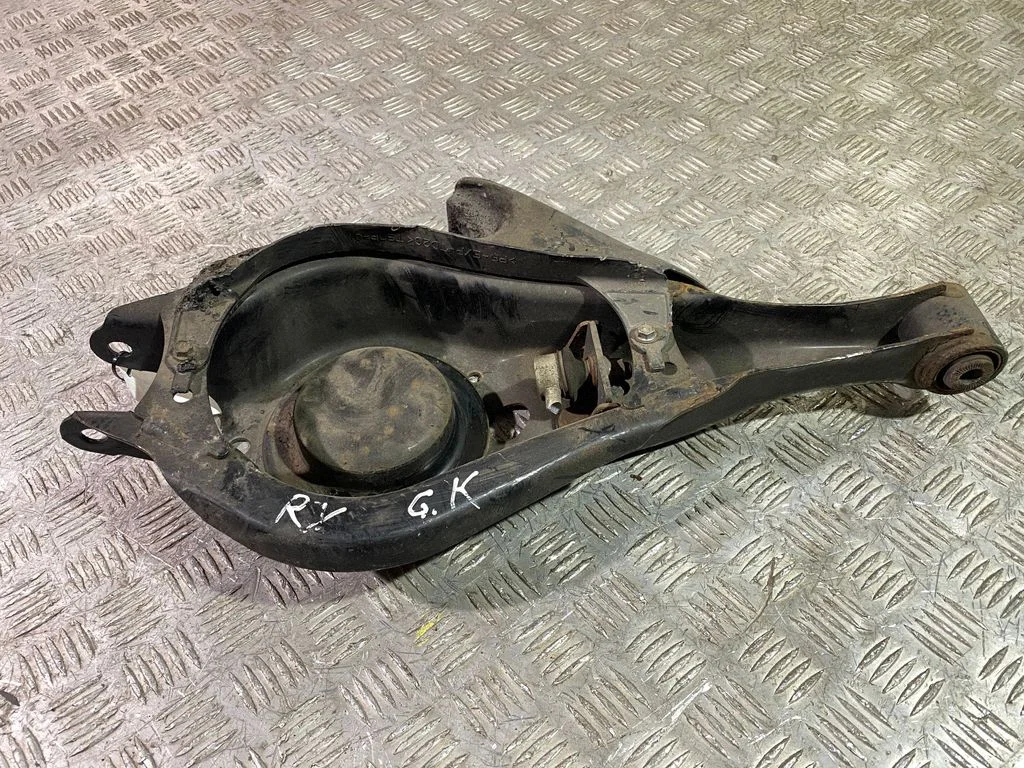 Rear upper control arm/wishbone – left
