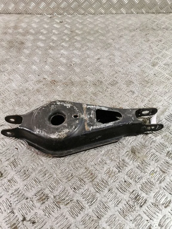 Rear upper control arm/wishbone – right