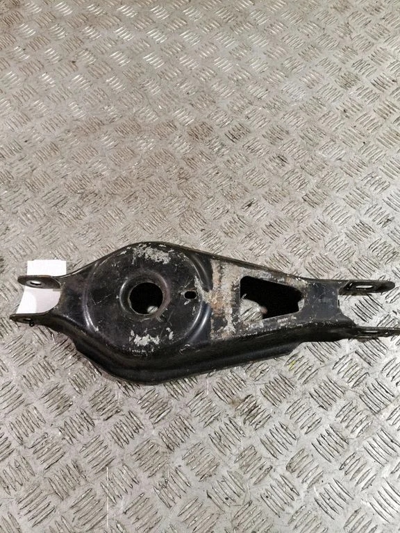 Rear upper control arm/wishbone – left