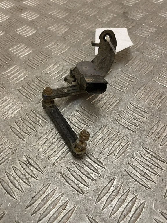 Rear air suspension level height sensor 6870200
