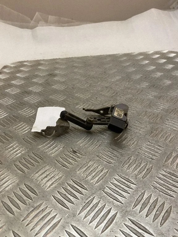 Rear air suspension level height sensor 31360331