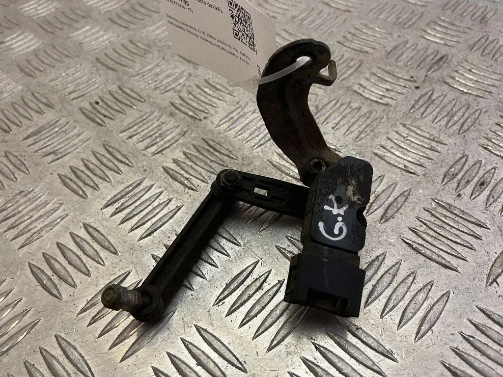 Rear air suspension level height sensor 6870200