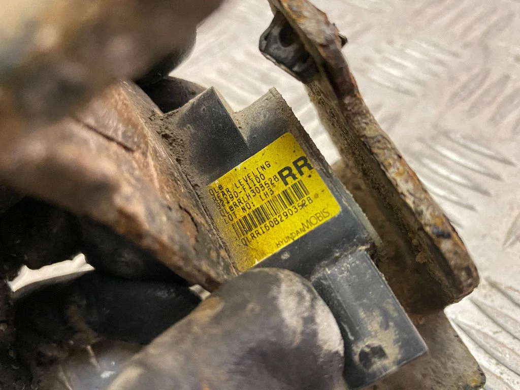 Rear air suspension level height sensor 92190F1100